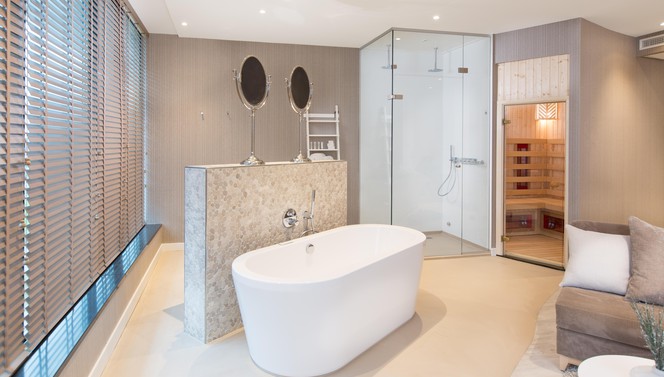 Bubbelbad in de Wellness Suite van Hotel Veenendaal